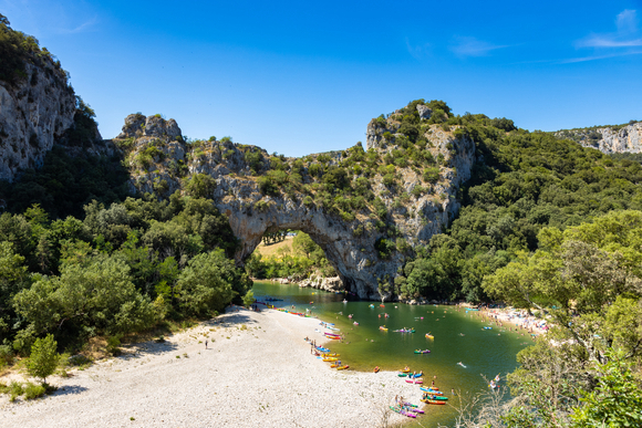 Vallon-Pont-d'Arc - 16 - MAGAZINs